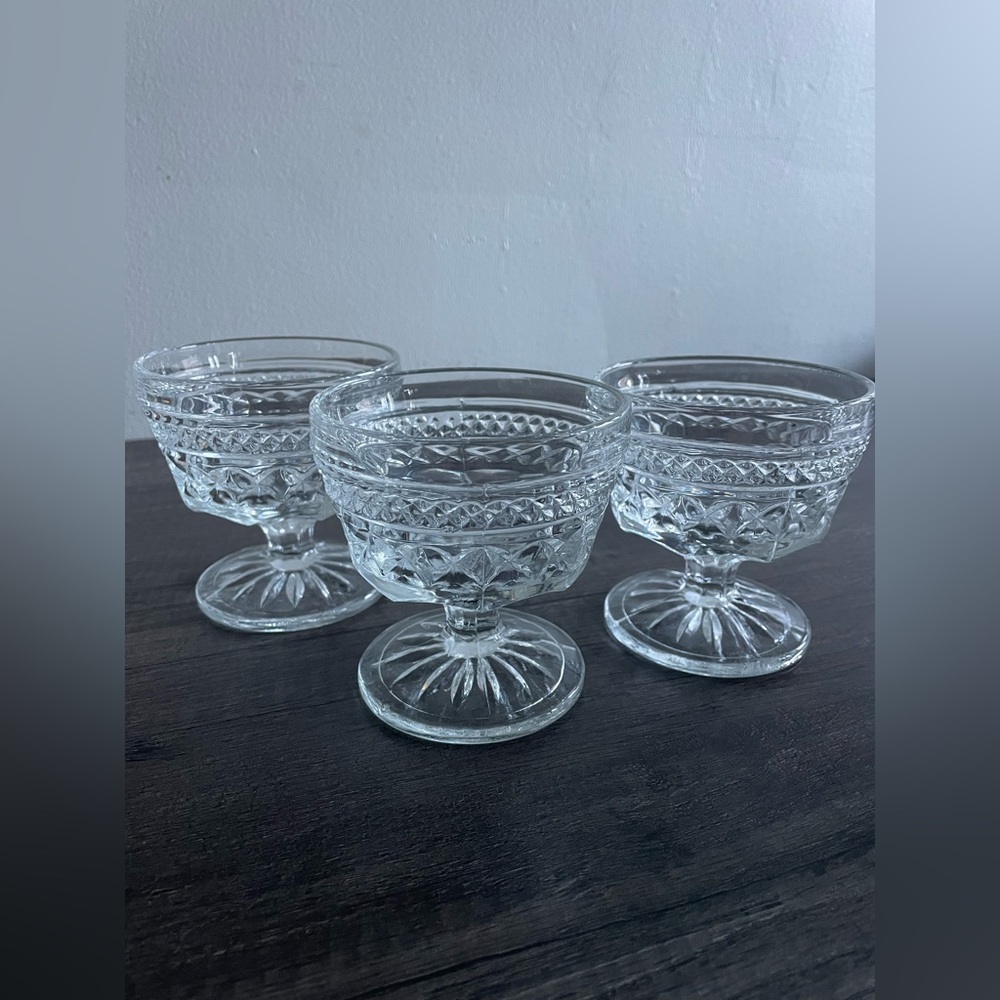 Vintage Elegant Clear Glass Goblet Set - Picture 15 of 16